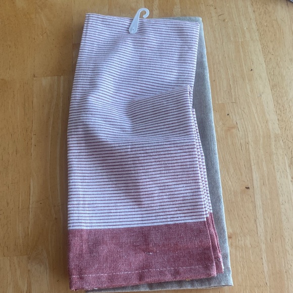Set of 2 fall towels. NWT. One says grateful. 100% cotton. - Picture 3 of 4